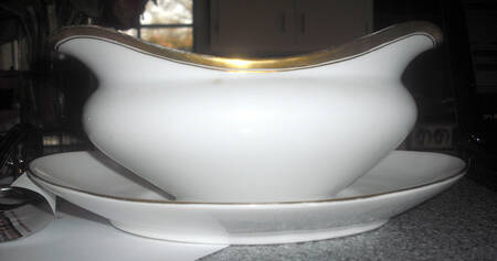 ZSC55 Gravy Boat with Attached Underplate