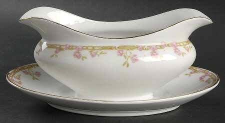 8709 Gravy Boat with Attached Underplate