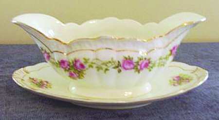 SCR257 Gravy Boat with Attached Underplate