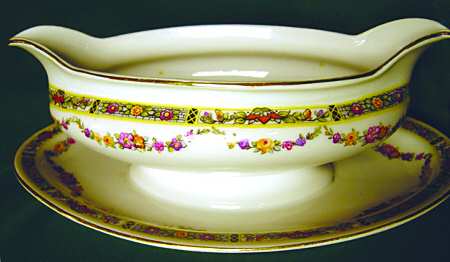 SCR307 Gravy Boat with Attached Underplate