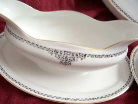 9596 Gravy Boat with Attached Underplate