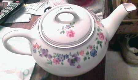 812 Teapot & Lid