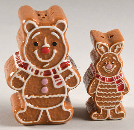 Winnie the Pooh (Figural) Figural Salt & Pepper Set