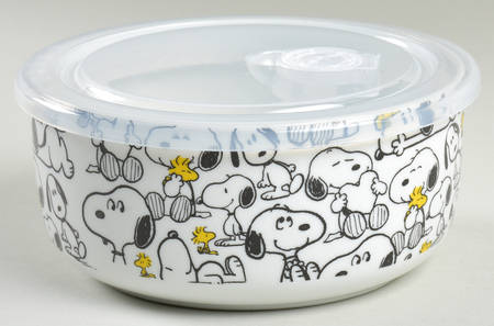 Peanuts 26 Oz Round Plastic Microwave Bowl & Vented Lid