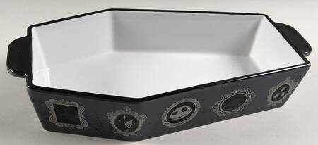 Nightmare Before Christmas 2 Qt Coffin Shaped Figural Baker No Lid