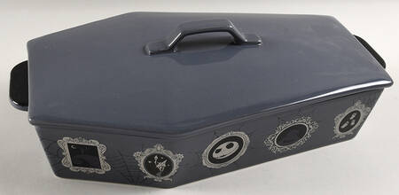 Nightmare Before Christmas 2 Qt Coffin Shaped Figural Baker & Lid