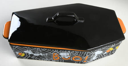 Peanuts Halloween 2 Qt Coffin Shaped Figural Baker & Lid