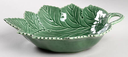 Leaf 13" Round Figural Serving Bowl