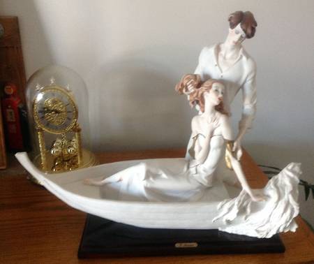 Romance-Love Lovers In Boat - Boxed
