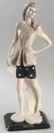Etrusca Lady With Purse - Boxed