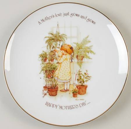 Holly Hobbie-Mother's Day Plate A Mother's Love Just Grows & Grows - No Box75a