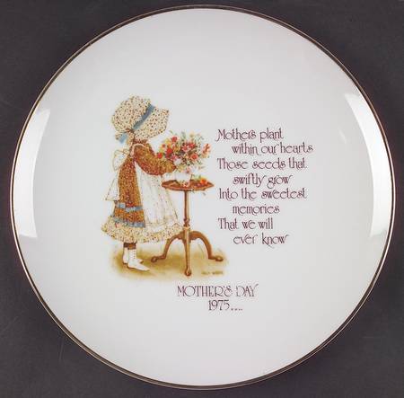Holly Hobbie-Mother's Day Plate Mothers Plant Within Our Hearts - No Box 75b