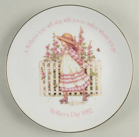 Holly Hobbie-Mother's Day Plate A Mother's Love Will Stay With You - No Box 82a