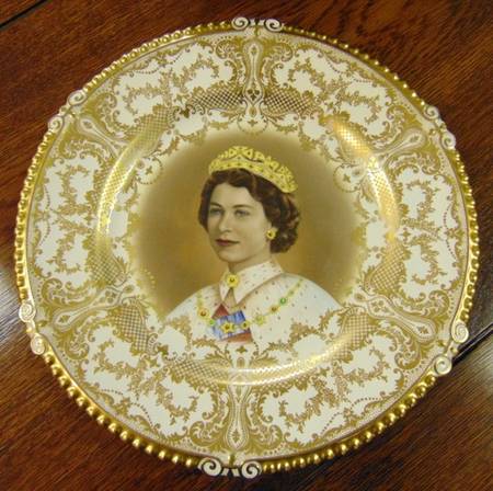 Aynsley Royalty Giftware Elizabeth Ii-Coronation Plate Gold/White - No Box