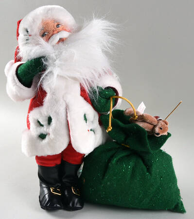 Santa and Mrs Santa Winterberry Santa With Sack Of Toys - No Box