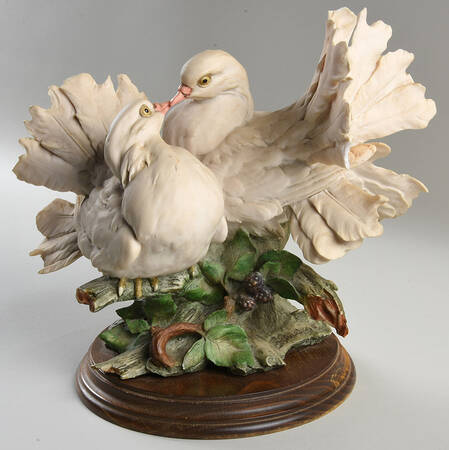 Doves Pair Of Doves - Round Base - Boxed
