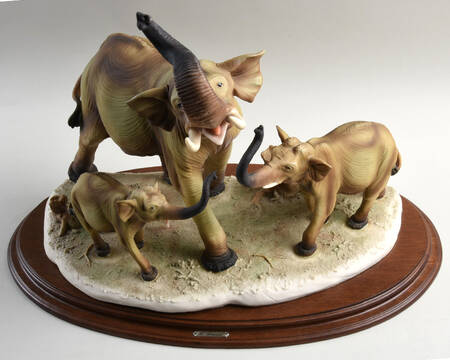 Wildlife-Sealife Elephant Mother With Calves - No Box