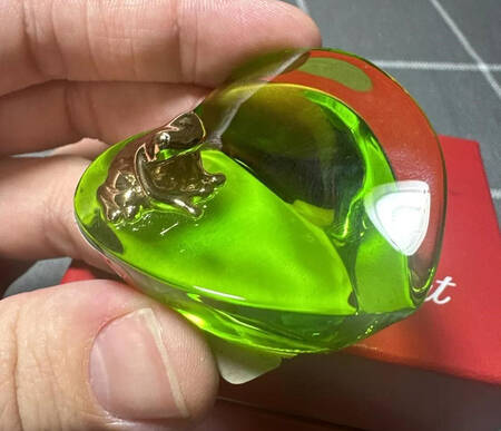 Baccarat Paperweight Green Heart With Gold Frog - Boxed