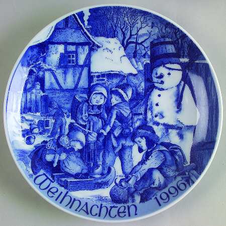 Christmas Plate Children In Snow - Boxed