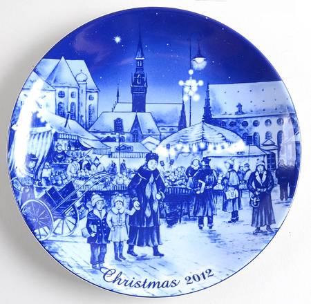 German Christmas Plates Christmas Eve In Munich - Boxed