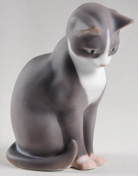 Cats Gray Cat Sitting-Matte - No Box