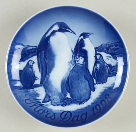 Mother's Day Plate Emperor Penguin With Young - No Box