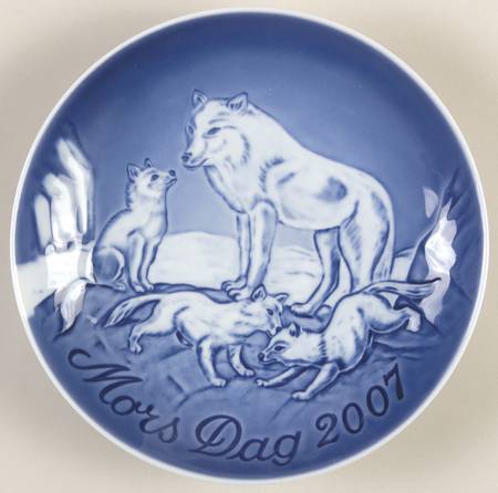 Mother's Day Plate Arctic Fox With Puppies - Boxed