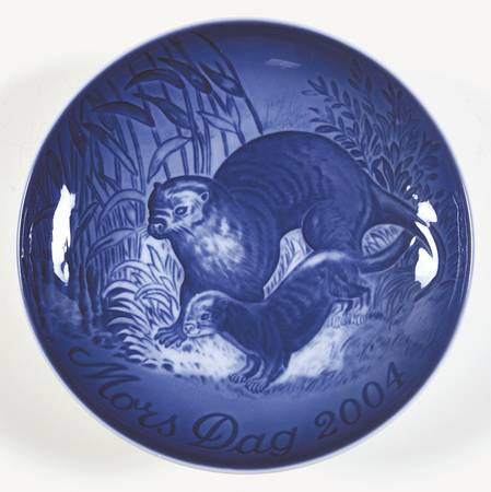 Mother's Day Plate Otter With Young - Boxed