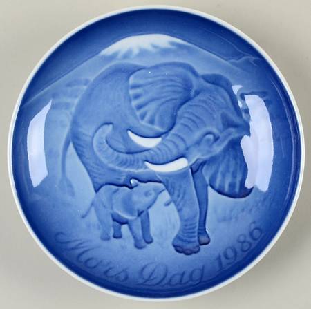 Mother's Day Plate Elephant With& Calf - Boxed
