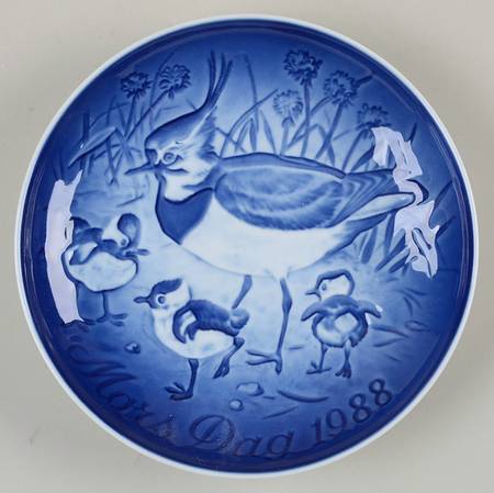 Mother's Day Plate Crested Plover And Young - Boxed