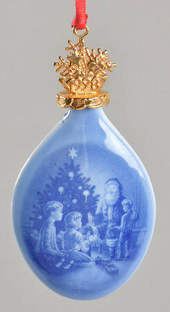 Christmas Drop Ornament Santa The Storyteller - Boxed