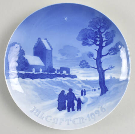 Annual Christmas Plate Churchgoers On Christmas Day - No Box