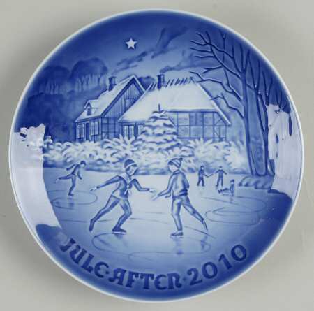 Annual Christmas Plate Ice Dancing On The Lake - Boxed