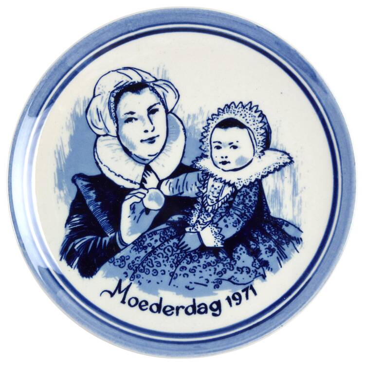 Mother's Day Plate-Blue Delft Mother And Daugther - Boxed