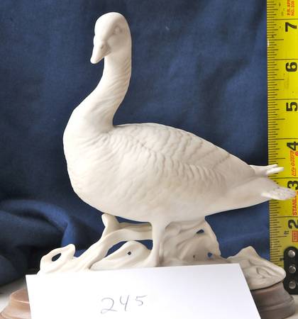 Boehm Birds Canada Goose-Male Bisque - No Box 37a