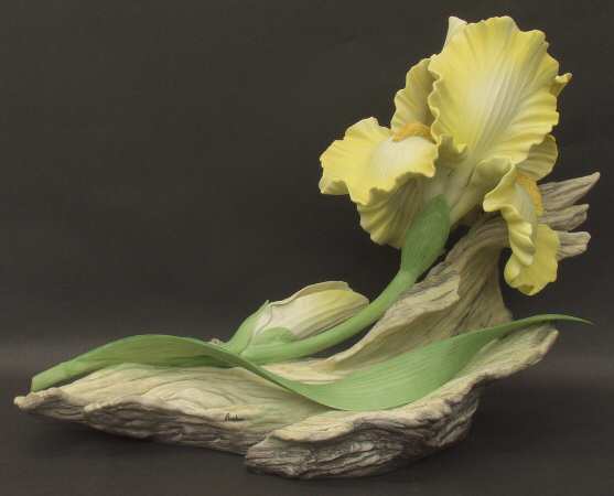 Flower Sculptures Helen Boehm Iris - No Box