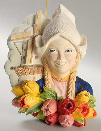 Character Head Plaques Tulip Time - No Box
