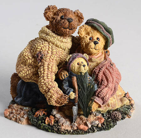 The Bearstone Collection Stephanie, John & George-The Family Tree - Boxed