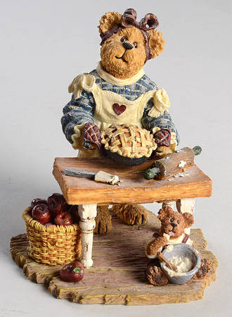 The Bearstone Collection Momma Bearybake With Lil Tart - With Box