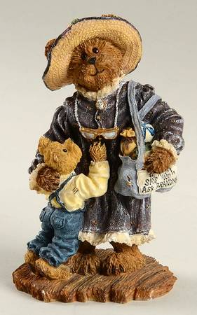 The Bearstone Collection Nana With Lil'Munchkin Dont Tell Mom - Boxed