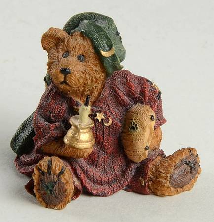 The Bearstone Collection Bear Holding Candle - No Box 116c