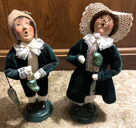 Traditional Assorted Carolers Girl With Pickle Ornament-Green - No Box Nb1617