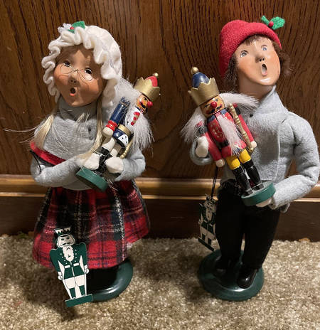 Traditional Assorted Carolers Boy With Nutcracker-Grey Coat - No Box Nb1616