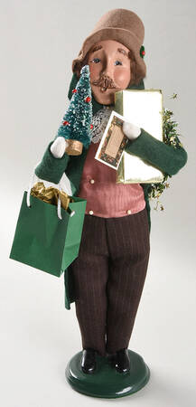 Traditional Assorted Carolers Shopper Man With Tree And Wreath - No Box Nb1655