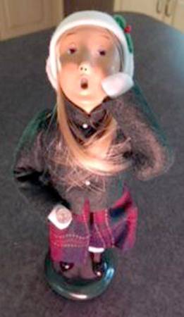 Traditional Assorted Carolers Girl With Coin-Green Coat - No Box