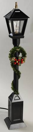 Accessories Lamppost With Wreath And Garland - No Box