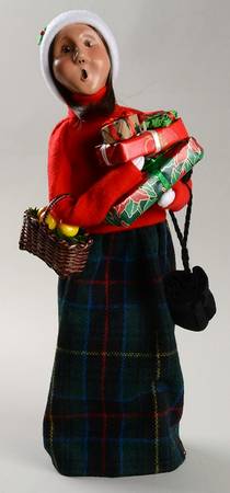 Traditional Assorted Carolers Shopper Woman With Gifts-Red - No Box Nb881