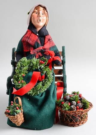 Winterthur Wreathmaker On Bench - No Box