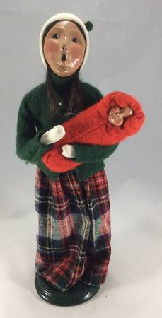 Traditional Assorted Carolers Woman With Baby-Green Coat - Nb1001, No Box