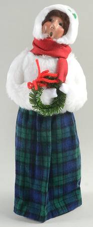 Traditional Assorted Carolers Woman With White Fur Coat - No Box Nb1204